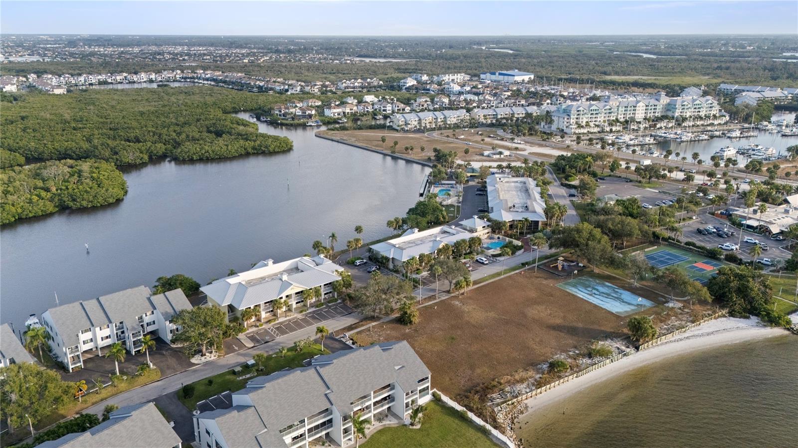 ISLAND RESORT AT MARINERS CLUB - Residential