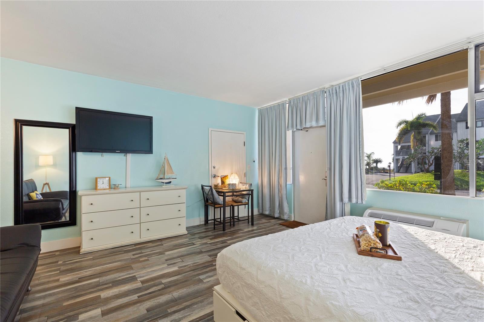 ISLAND RESORT AT MARINERS CLUB - Residential