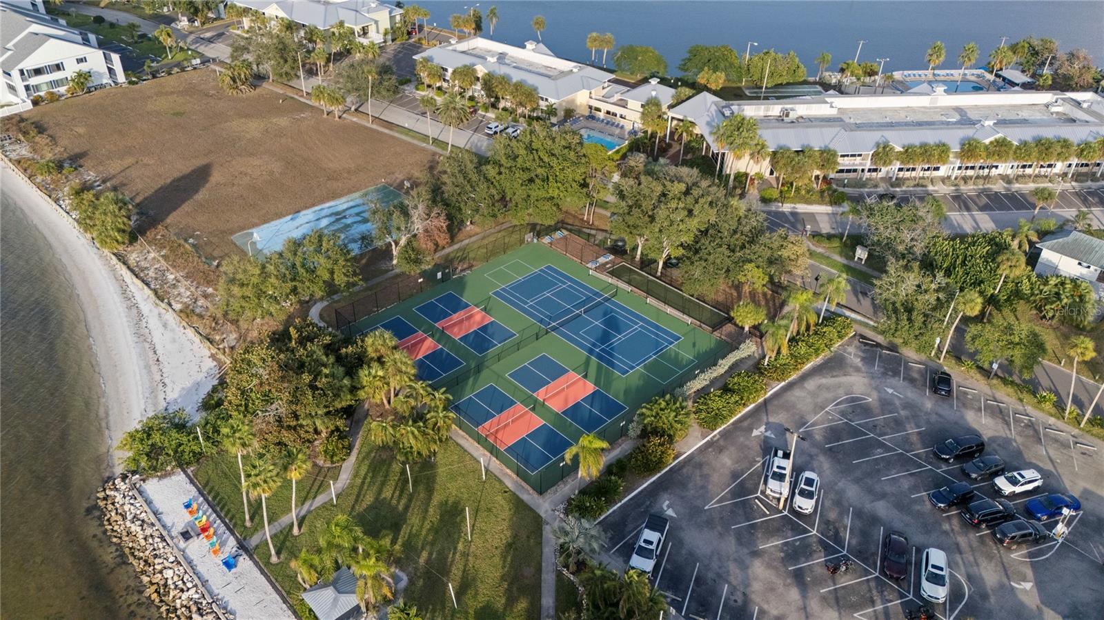 ISLAND RESORT AT MARINERS CLUB - Residential