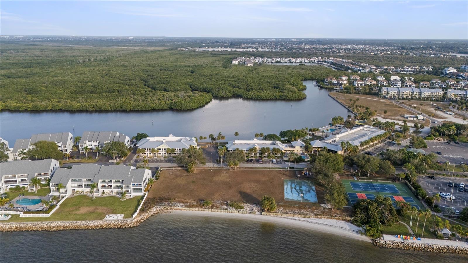 ISLAND RESORT AT MARINERS CLUB - Residential