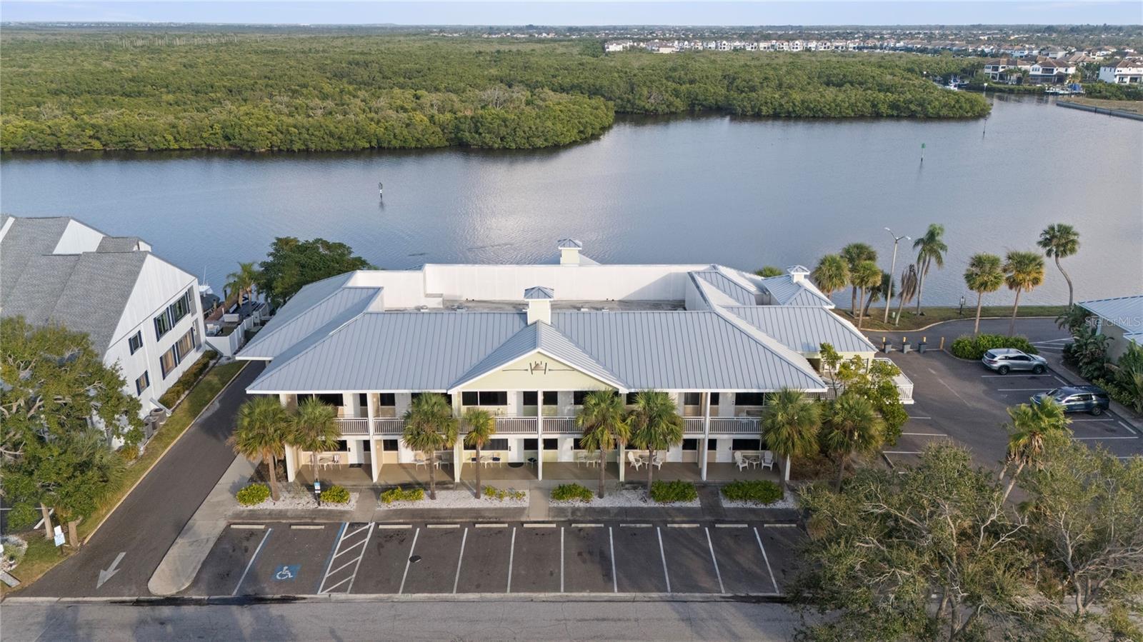 ISLAND RESORT AT MARINERS CLUB - Residential