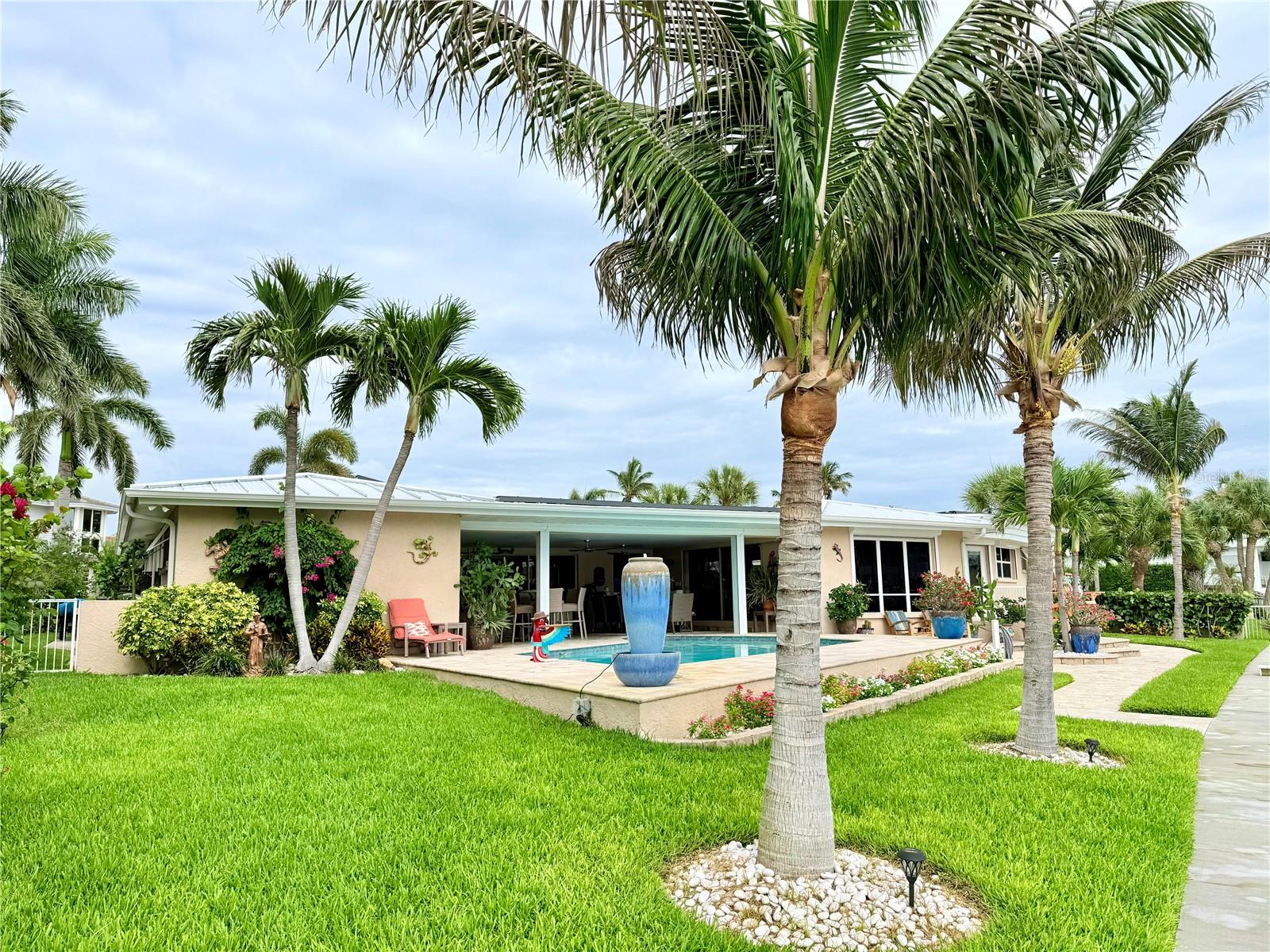 454 1ST STREET W