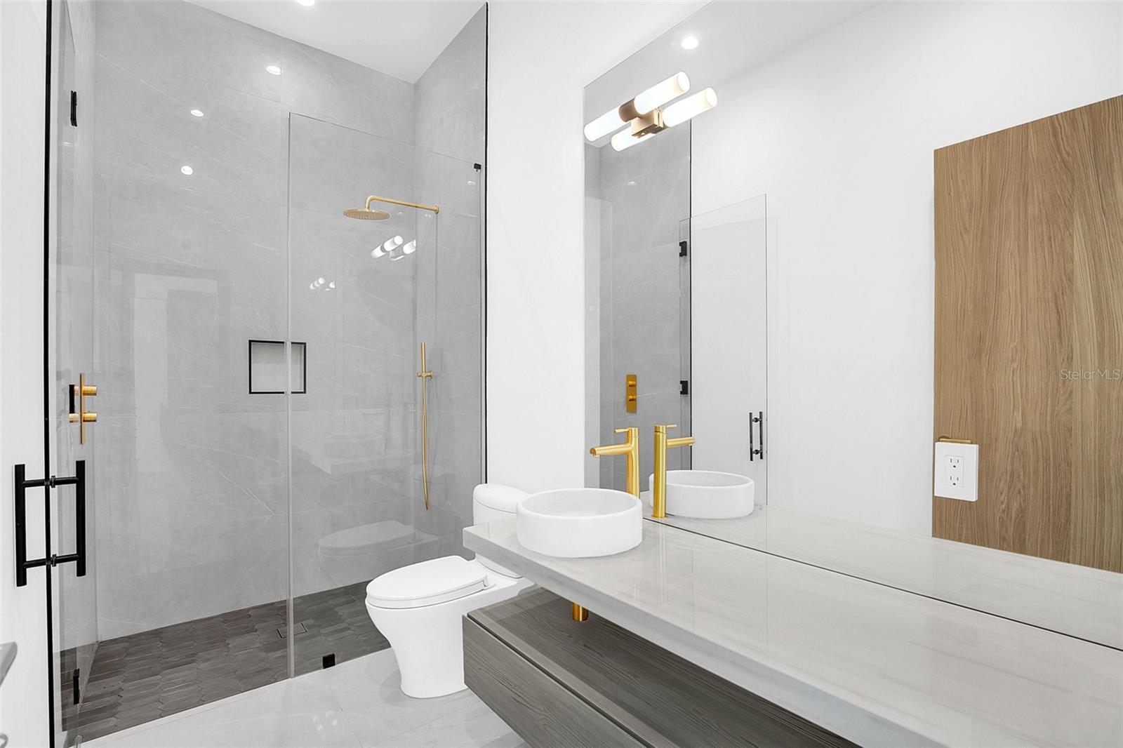 CASA DEL LAGO REP - Residential