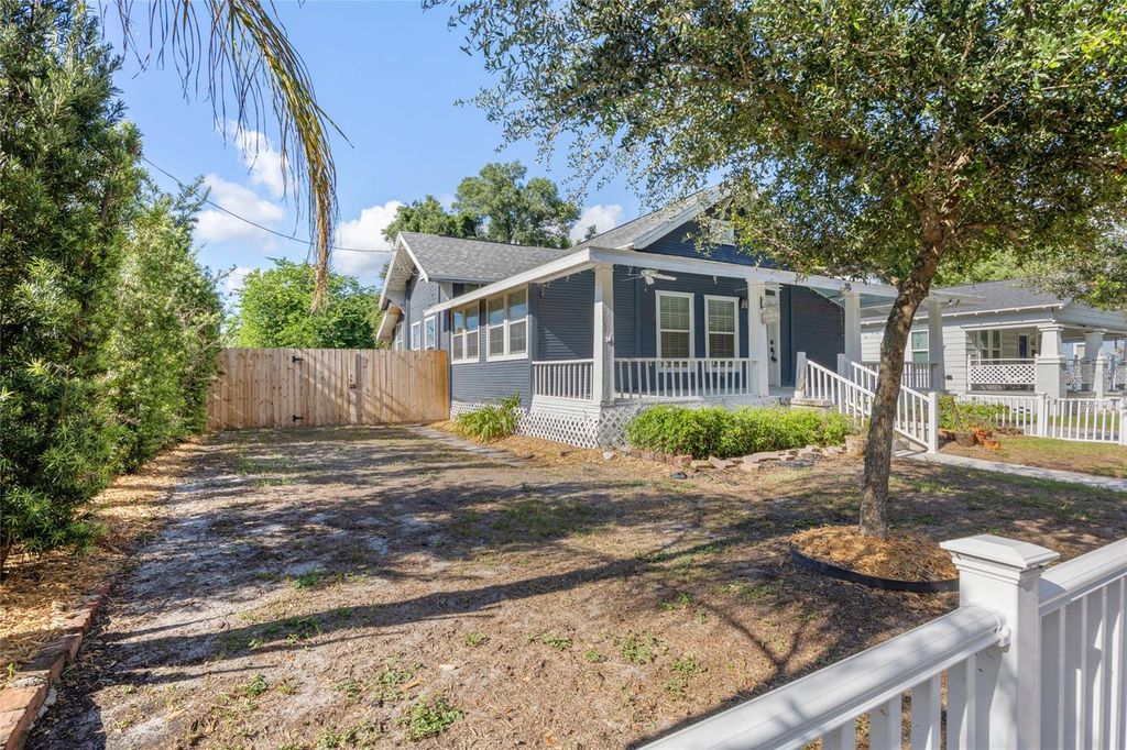 Photo of 800 E Genesee Street, Tampa, FL 33603 (MLS # TB8494411)