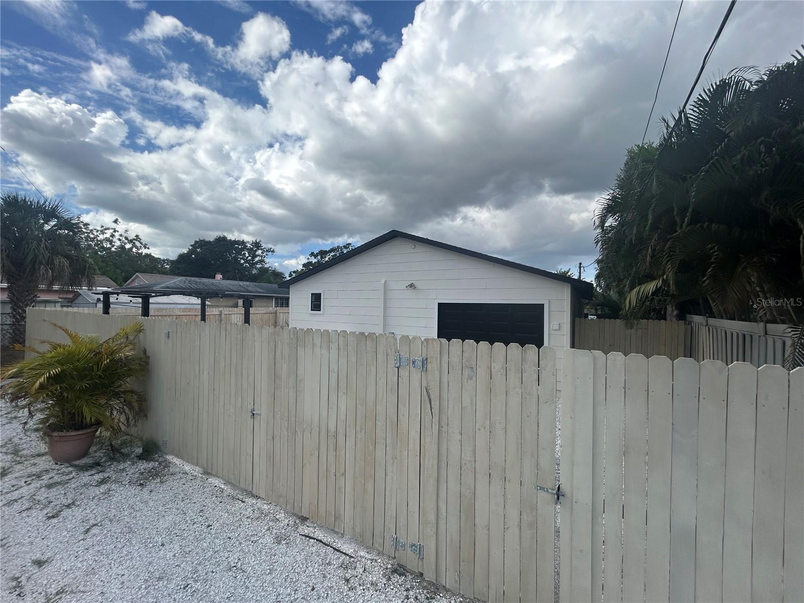 OAK RIDGE 4 - Residential Lease