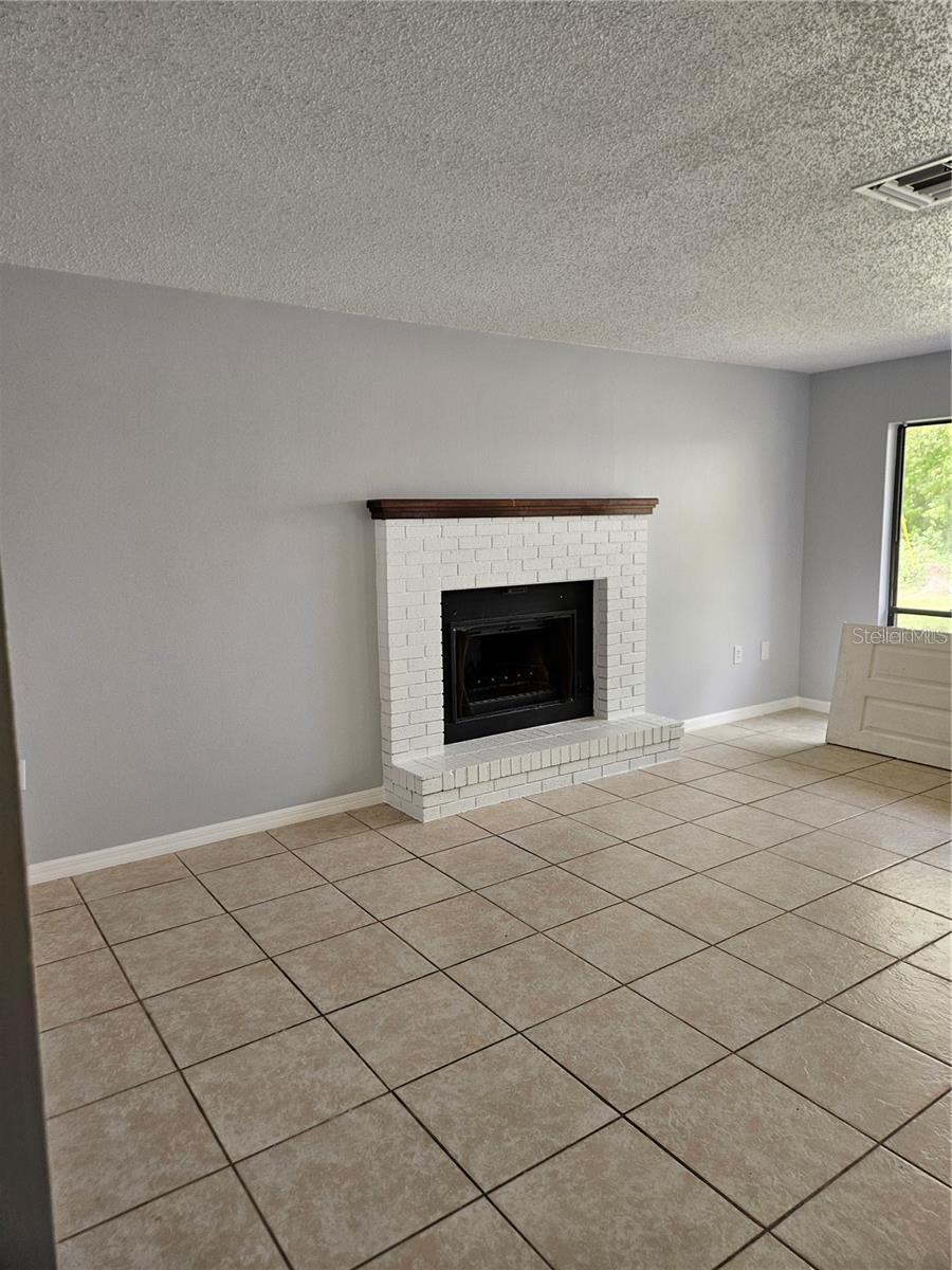 TAVARES OAK VILLAGE CONDO - Residential Lease