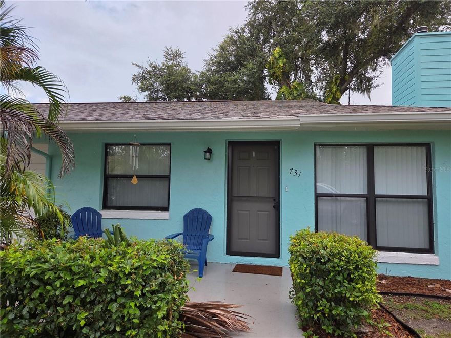 Very nice End unit 2/1 with garage 1,000 s.f. Apt w/ fireplace that was recently remodeled and freshly painted interior and exterior of building. Newer AC, New Roof and New energy efficient windows have been installed within the last year. Large Rooms with walk in closet in the main bedroom. Close to downtown Tavares and Wooton Park. Non-Smokers only and NO Pets!!!!
