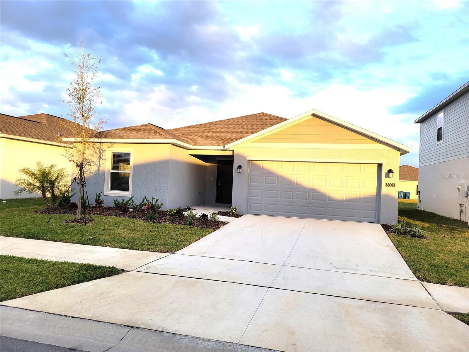 RANCHES/LK MCLEOD I - Residential Lease