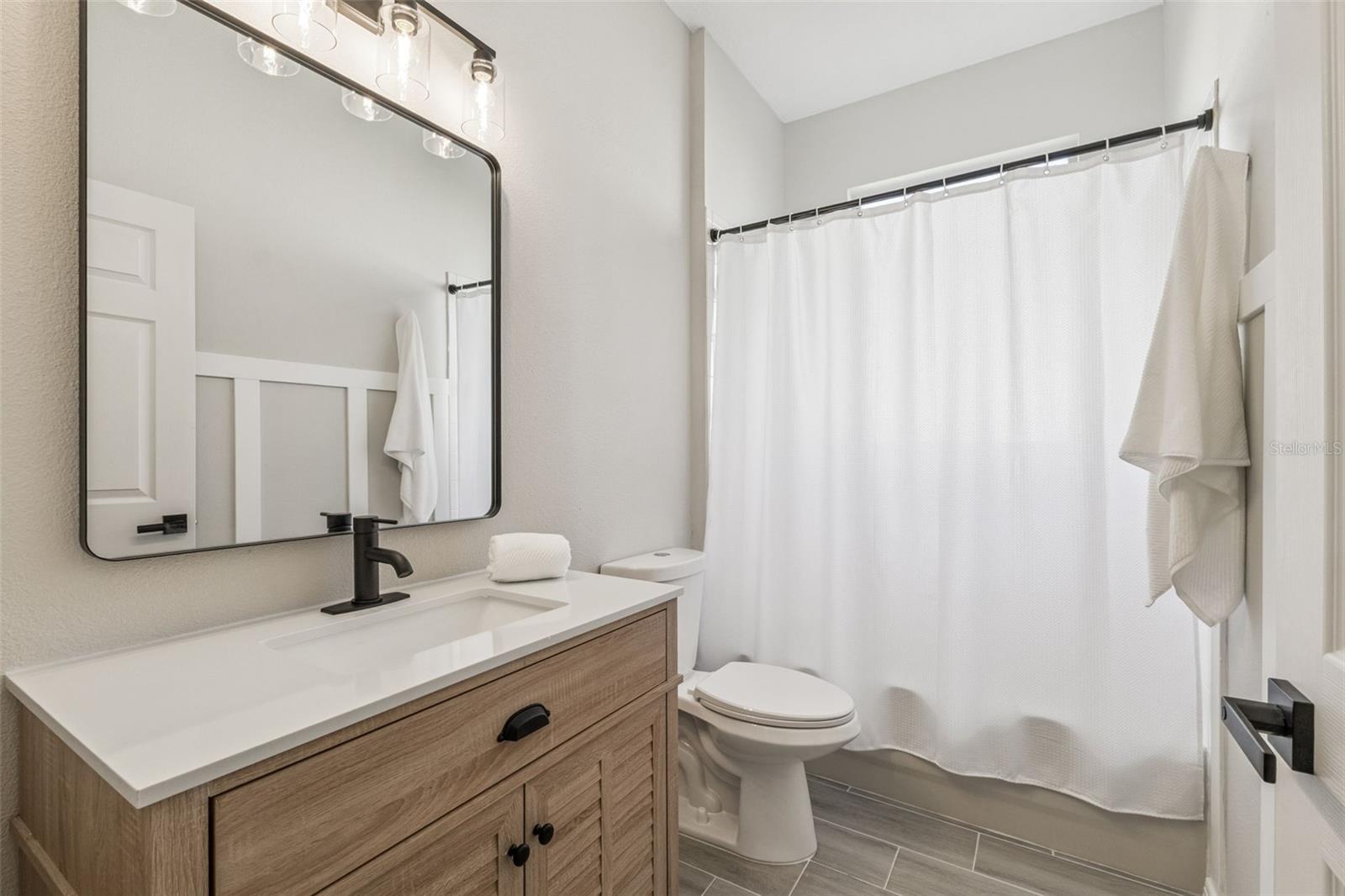 WINTERMERE POINTE PH 02 46/141 - Residential