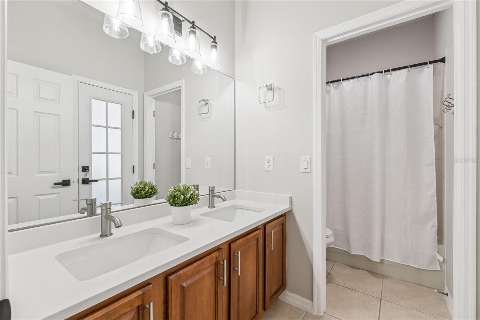 WINTERMERE POINTE PH 02 46/141 - Residential