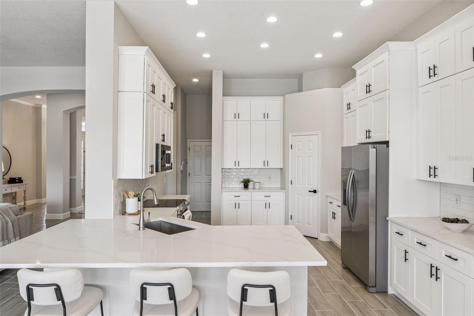 WINTERMERE POINTE PH 02 46/141 - Residential