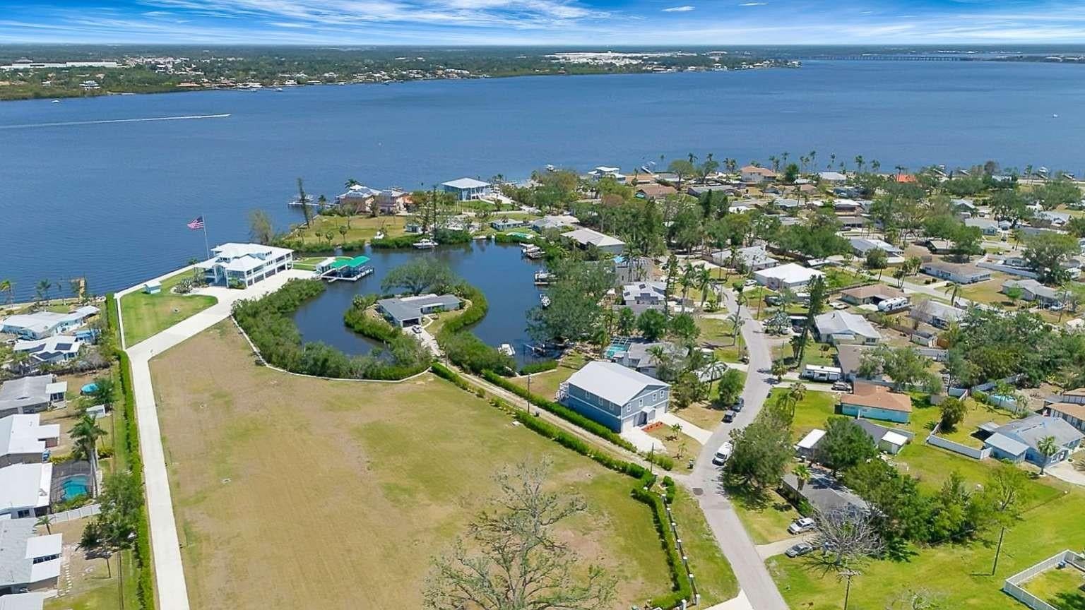217 22ND STREET COURT NE, BRADENTON, FL, 34208 1 217 22ND STREET COURT NE