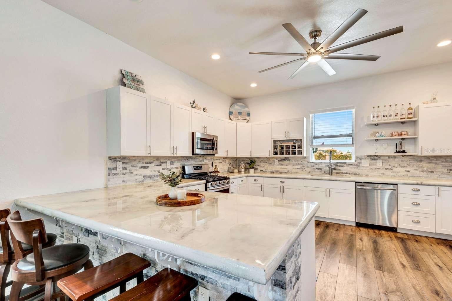 217 22ND STREET COURT NE, BRADENTON, FL, 34208 4 217 22ND STREET COURT NE