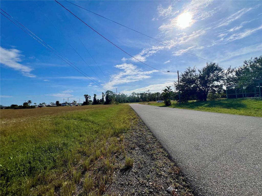 Photo of 1515 NE 32nd Lane, Cape Coral, FL 33909 (MLS # C7517753)