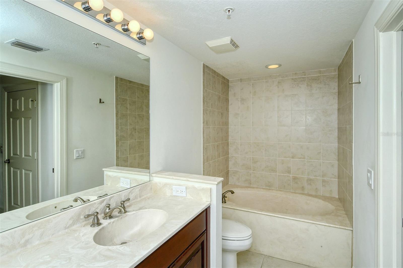 ALINARI - Residential Lease