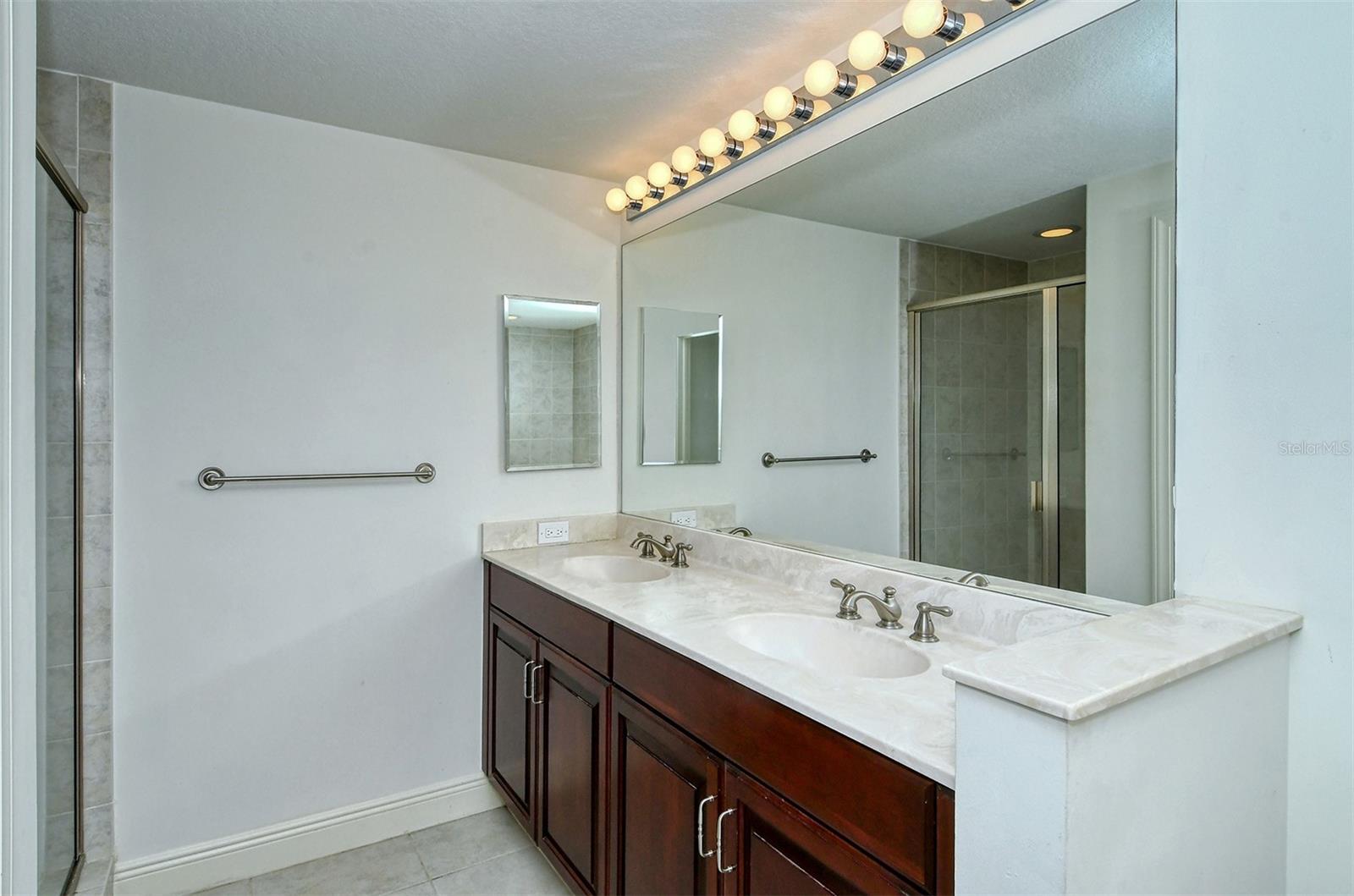 ALINARI - Residential Lease