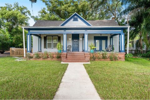 A home in PLANT CITY