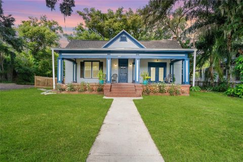 A home in PLANT CITY