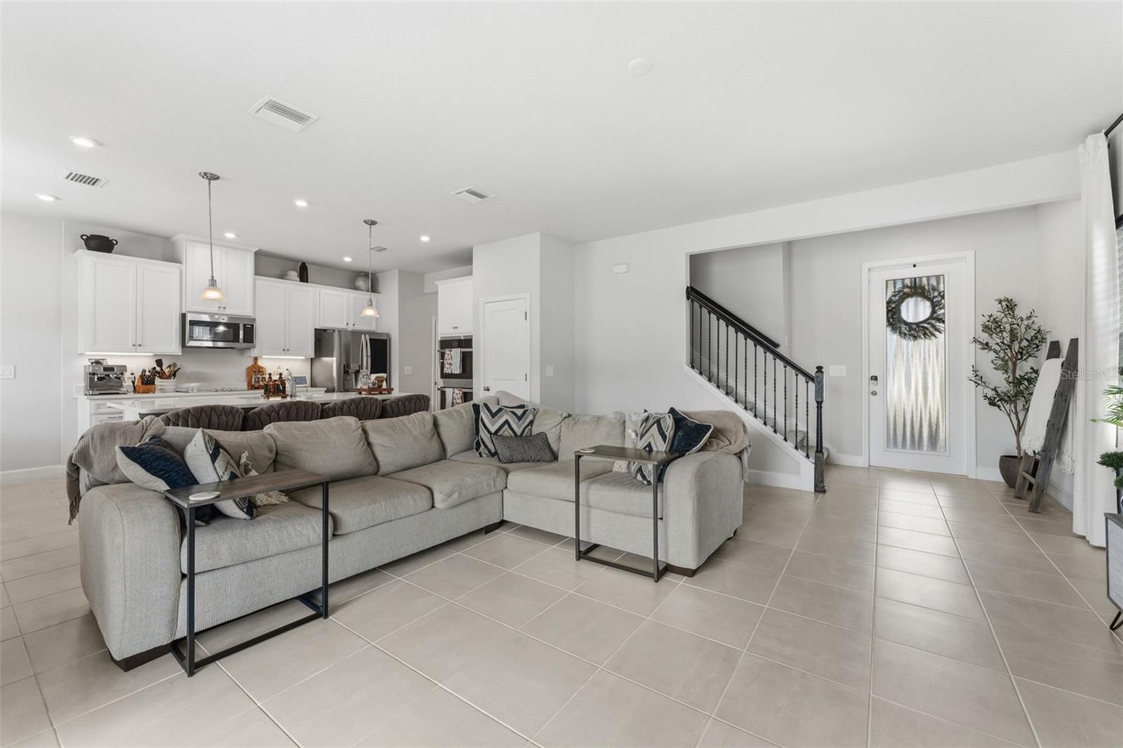 AVALON WOODS PH II - Residential Lease