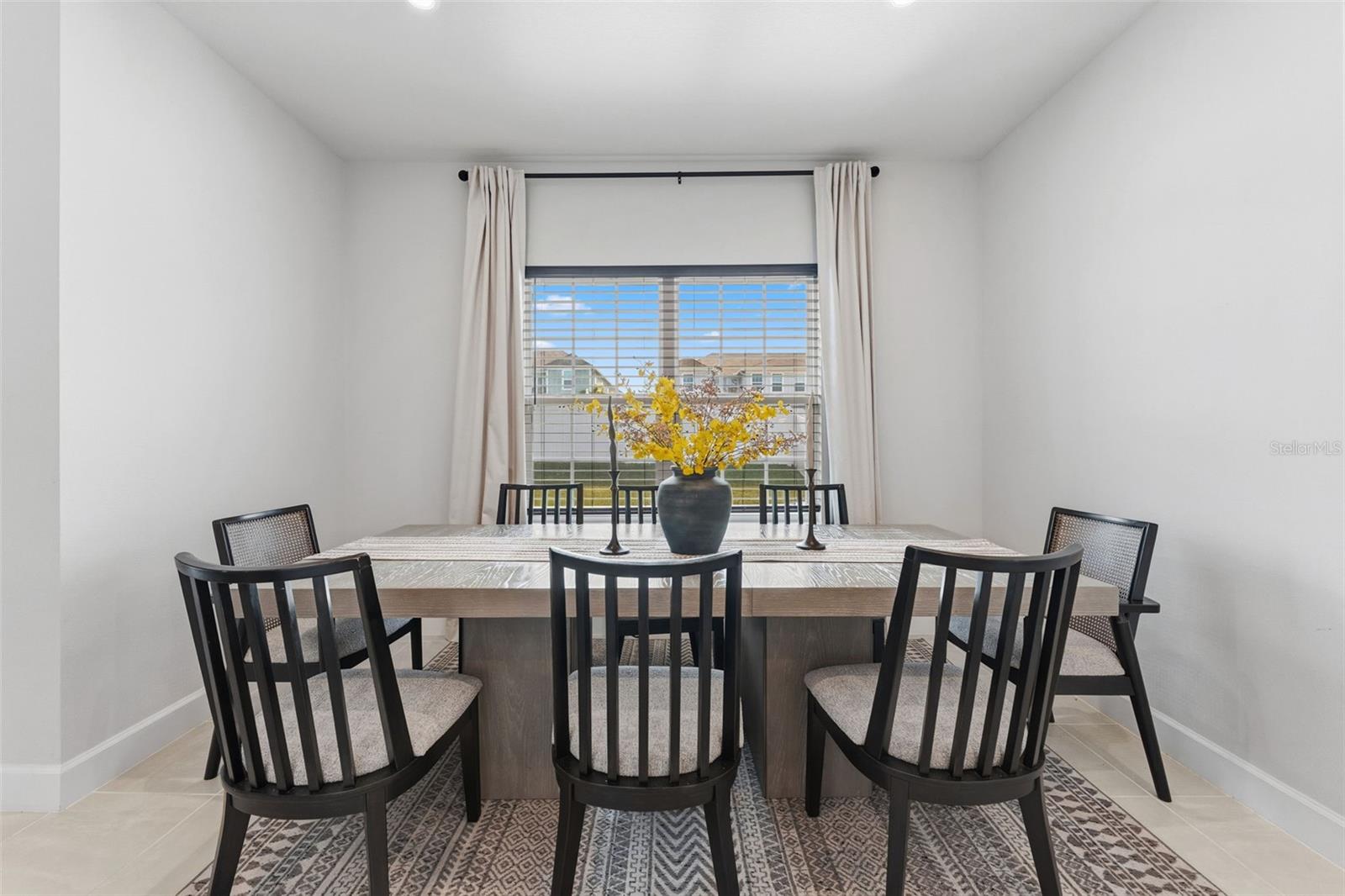 AVALON WOODS PH II - Residential Lease