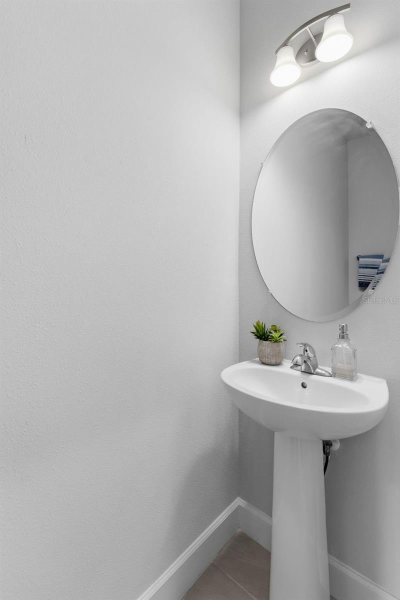 AVALON WOODS PH II - Residential Lease