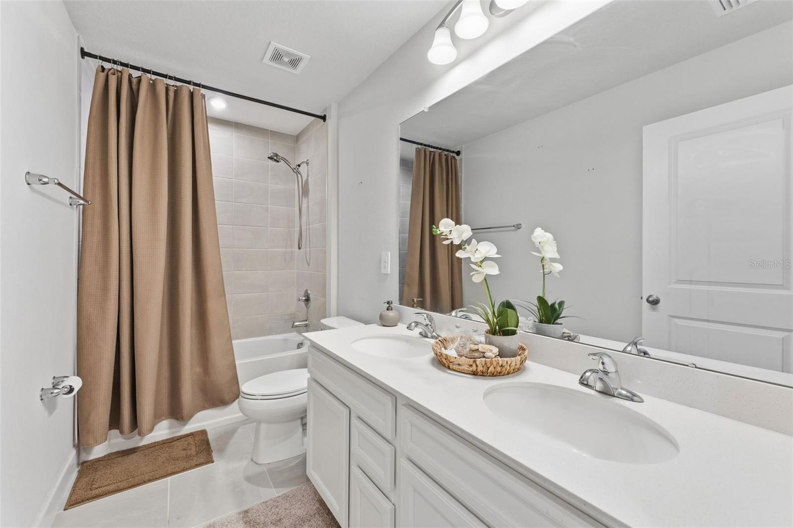 AVALON WOODS PH II - Residential Lease