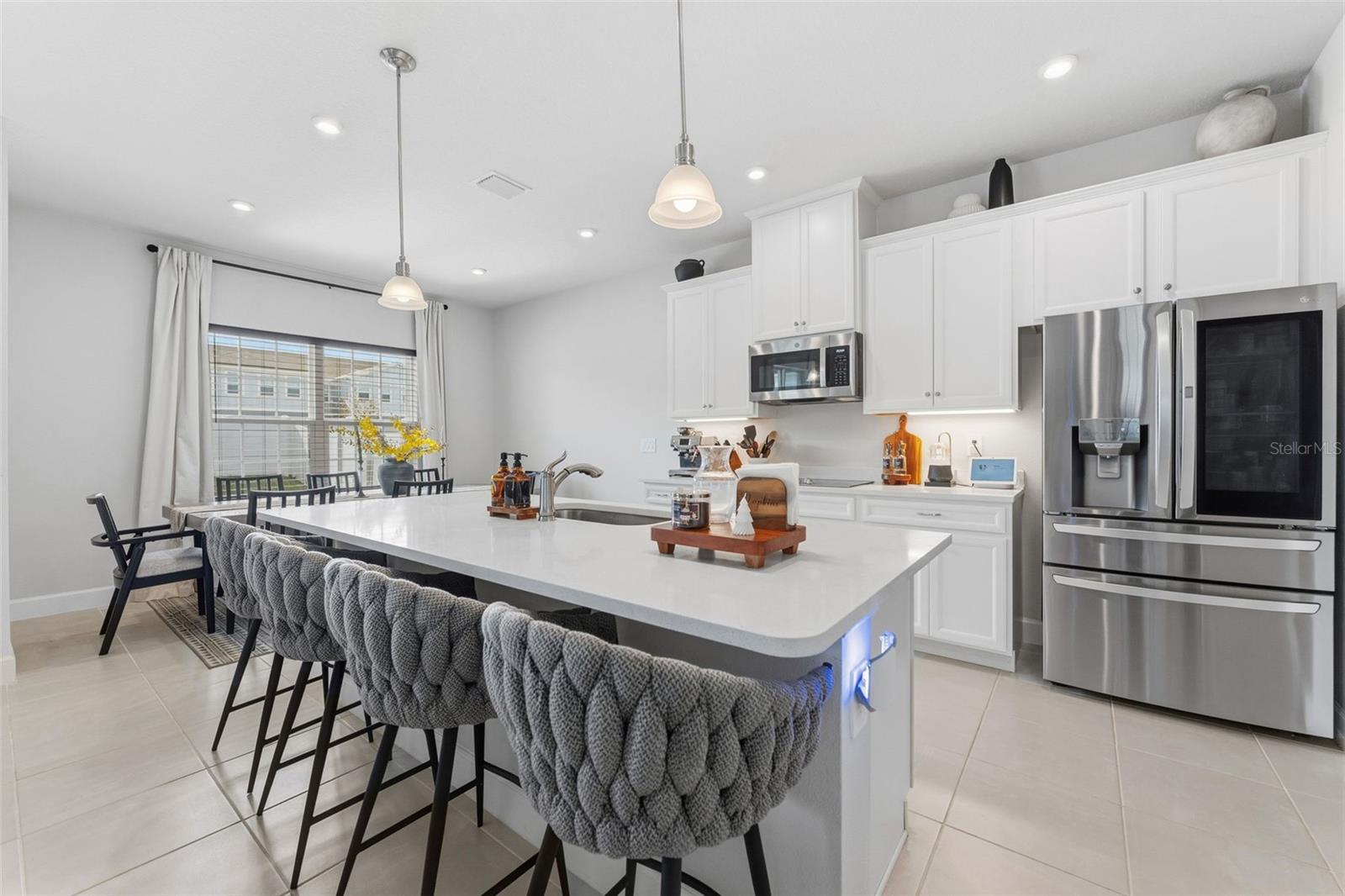 AVALON WOODS PH II - Residential Lease