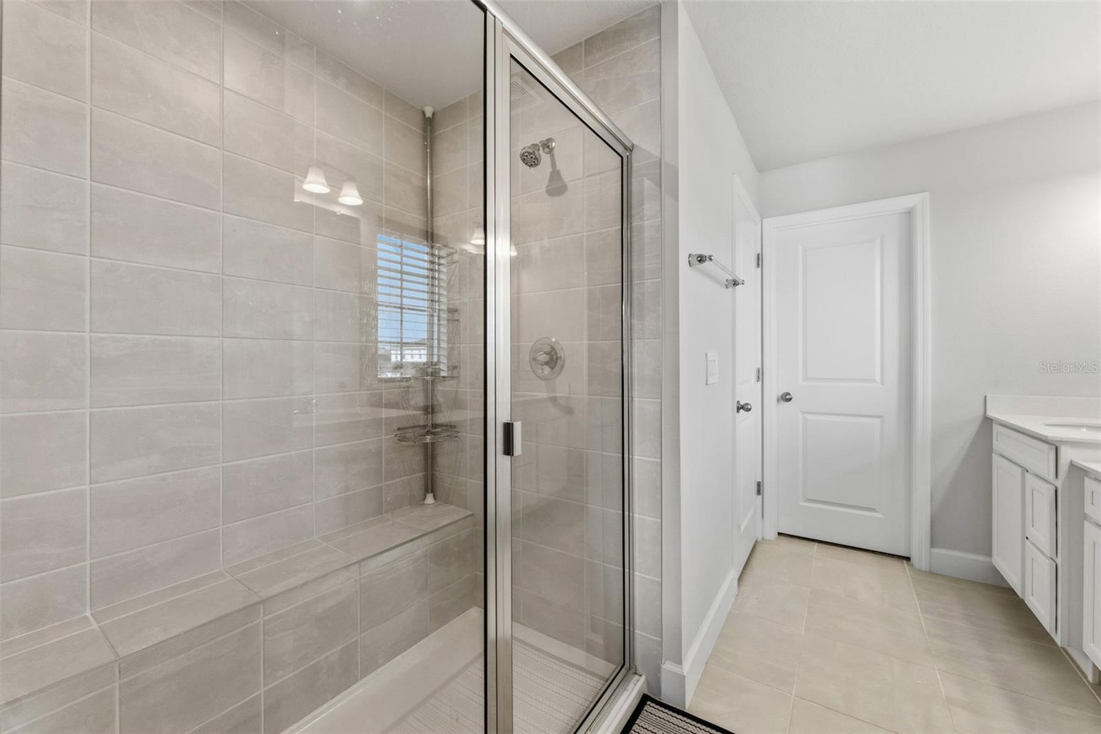 AVALON WOODS PH II - Residential Lease