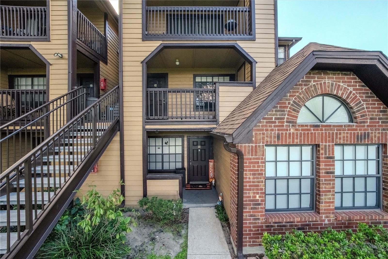 315 LAKEPOINTE DRIVE 204