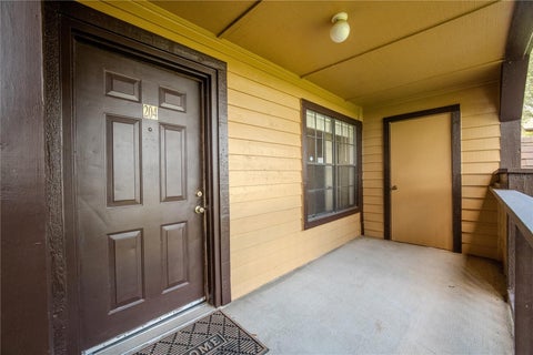 Photo of 315 Lakepointe Drive #204, Altamonte Springs, FL 32701 (MLS # S5160086)