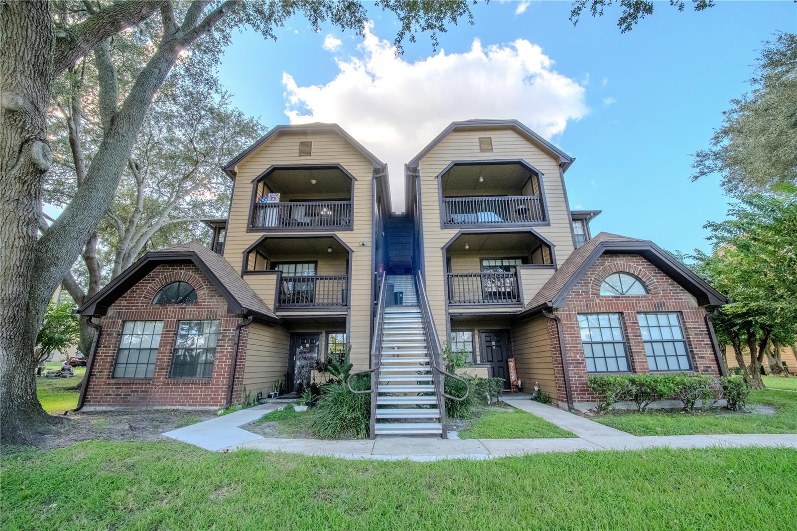 315 LAKEPOINTE DRIVE 204