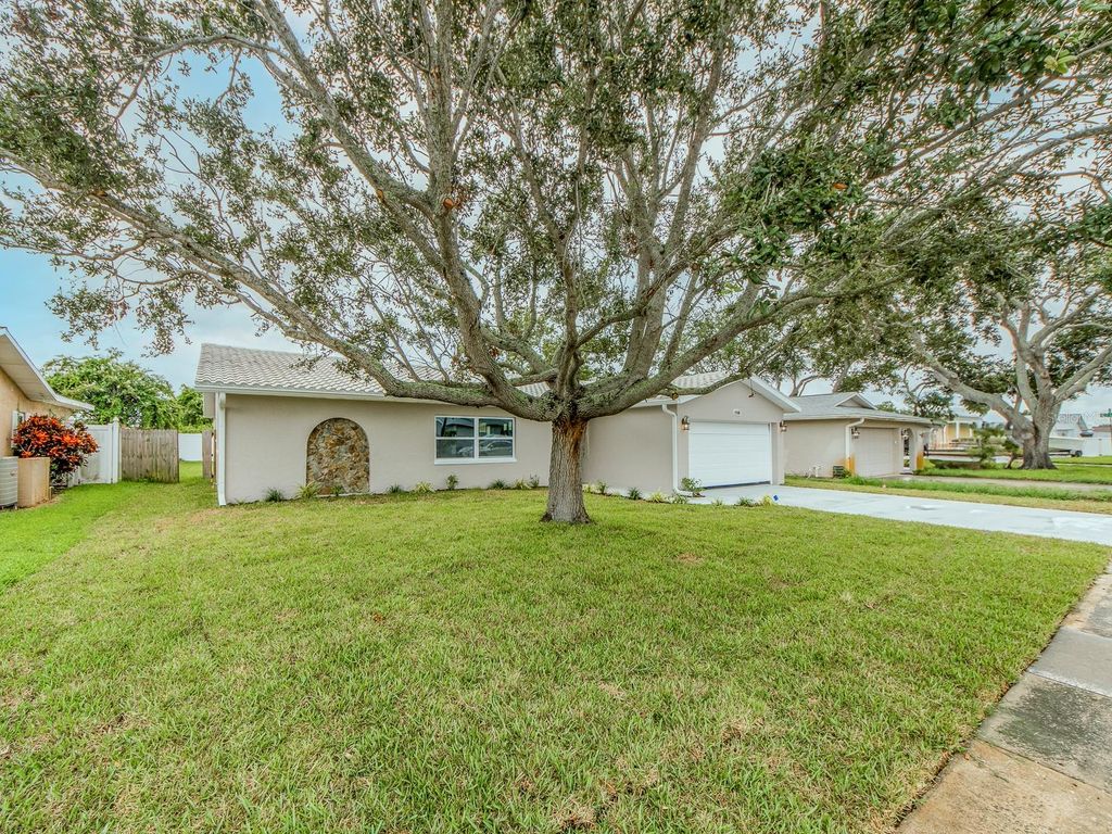 Photo of 12766 91st Avenue, Seminole, FL 33776 (MLS # TB8415370)