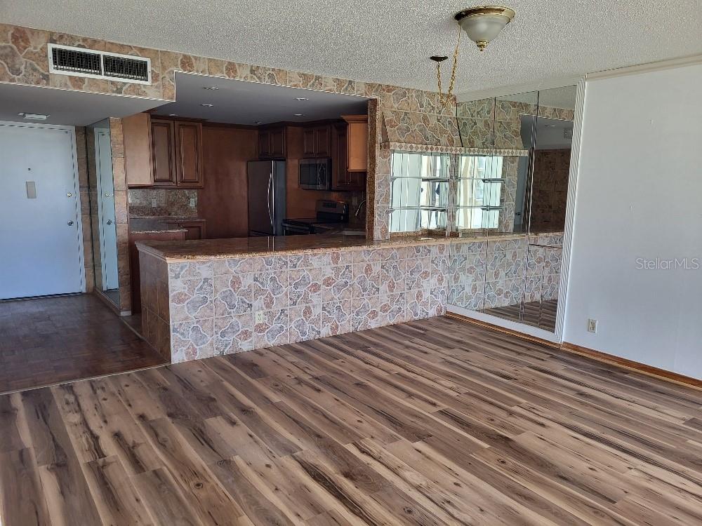 BAY ISLAND GROUP 1 - Residential Lease