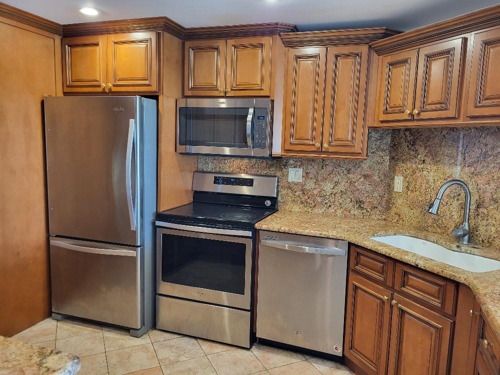 BAY ISLAND GROUP 1 - Residential Lease