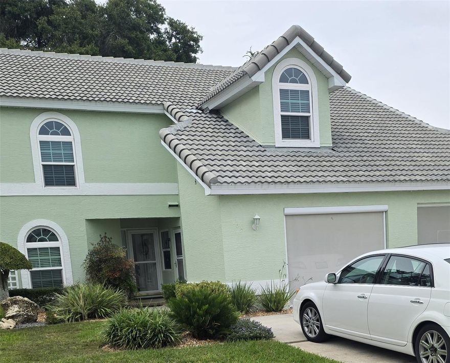 A beautiful townhome in the Windermere Gardens community where Florida's outdoor beauty offers a community private dock on Lake Henderson.  Enjoy the peaceful waterside and the Withlacoochee State Trail -- perfect for biking and long walks.  Less than a mile from downtown Inverness where shopping, dining, antiquing and outdoor entertainment abound.  

The beautiful light-filled 2-story home offers views of the garden area as soon as you enter the home.  All windows have been updated in 2019.  The lanai has updated double sliding doors, is newly screened (removable)  and has updated pavers both inside the sun-filled lanai and on the outside patio.  The screen porch and removeable screens new in 2021.  Stove replaced in 2022, and solar tubes added in 2023.  Tile roof replaced in 2023,

The kitchen is airy with a dine-in spot.   The main level has a roomy den/library, half bath, and primary bedroom with en-suite bath.  Home has updated blinds and engineered wood flooring throughout main level.  There are upgraded faucets in kitchen and bathrooms, and updated retractable garage screen door. Whole-house purifier added in 2019.  The expansive stairwell leads to the second level with two additional bedrooms and another full bath under a 20-foot vaulted ceiling.