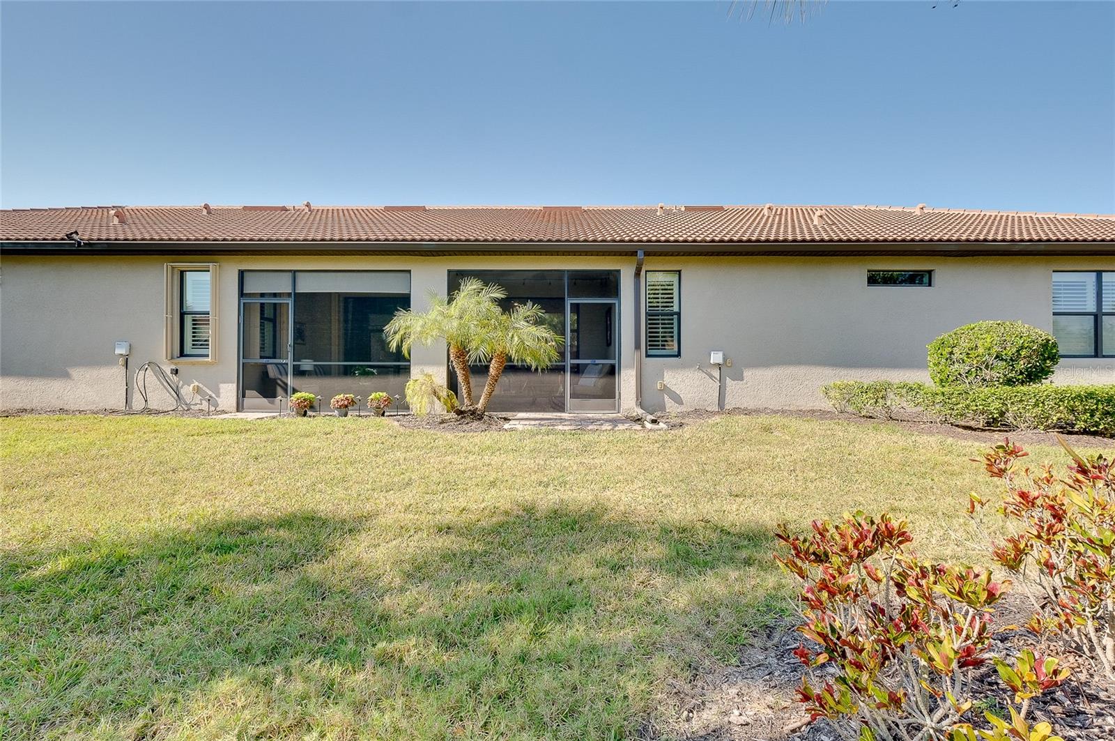 ISLANDWALK - Residential