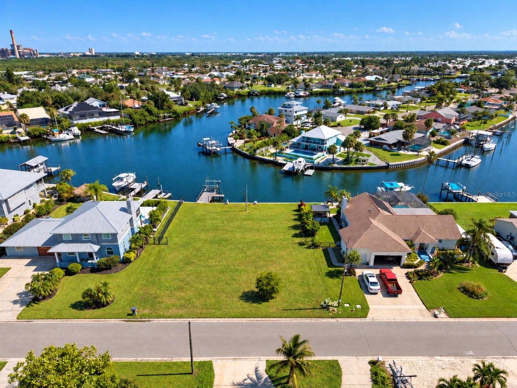 Photo of 753 Gran Kaymen Way, Apollo Beach, FL 33572 (MLS # TB8555794)