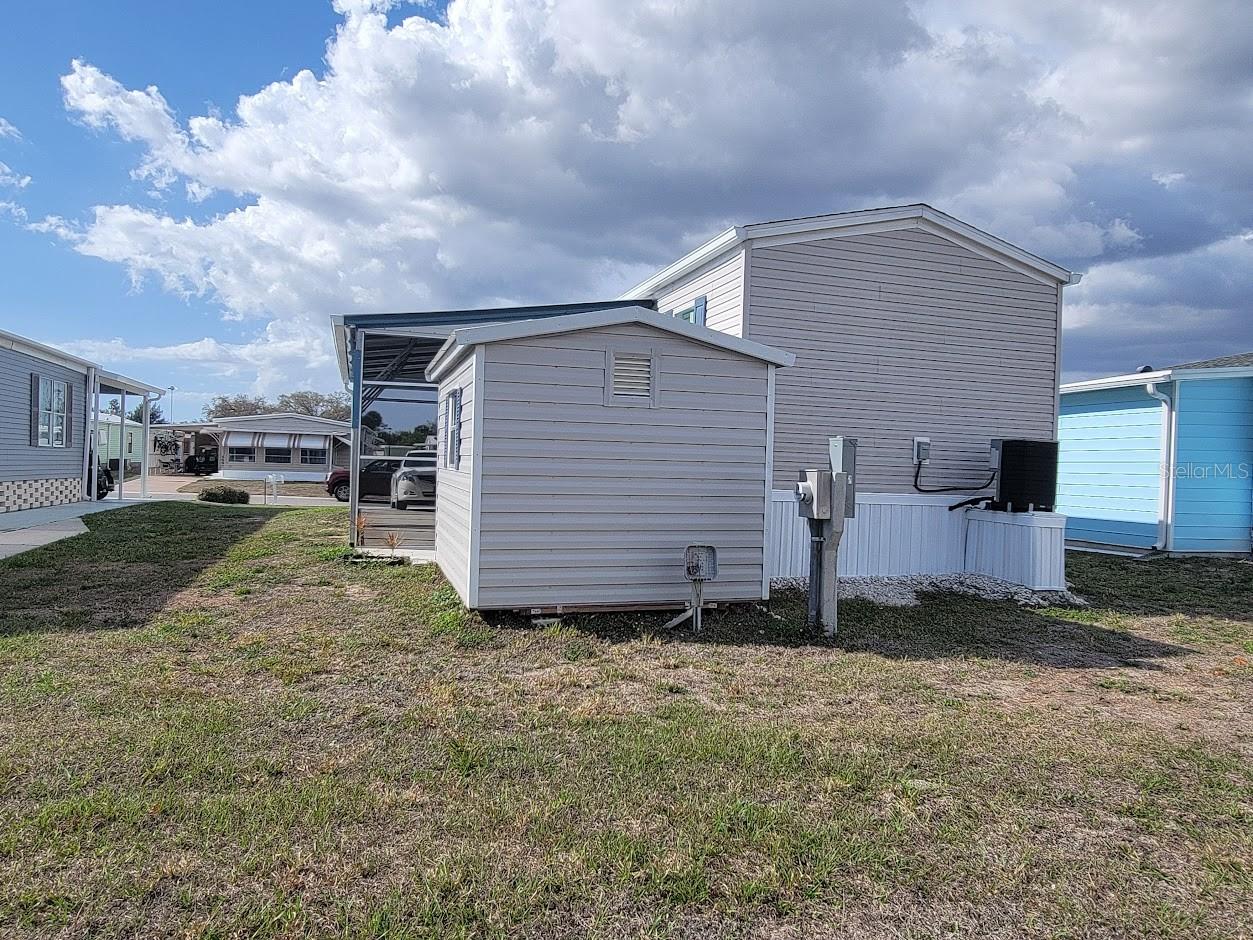 HOLIDAY PARK - Residential Lease