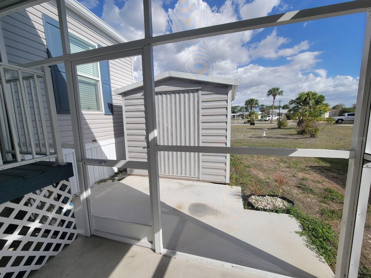 HOLIDAY PARK - Residential Lease