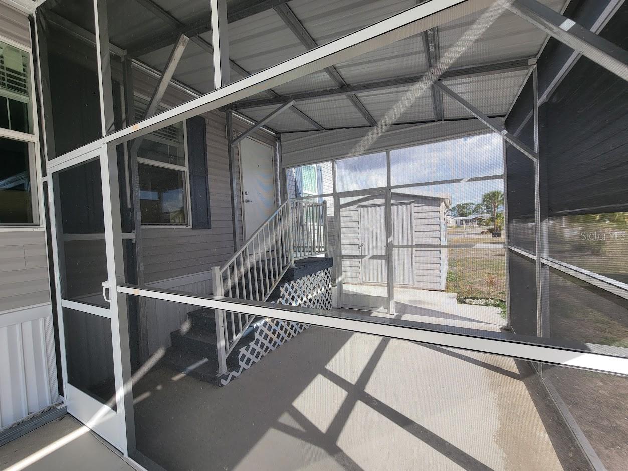 HOLIDAY PARK - Residential Lease