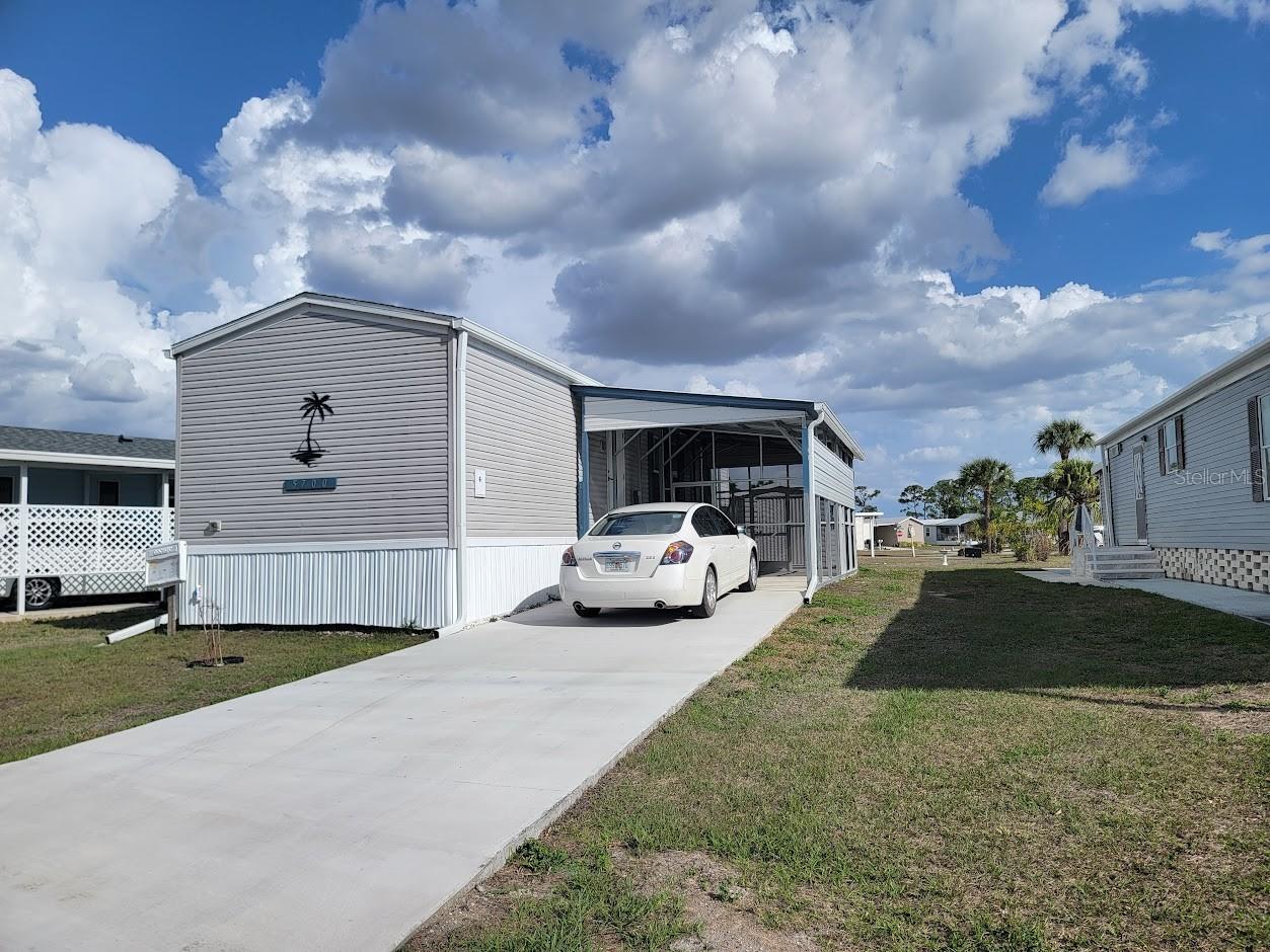 HOLIDAY PARK - Residential Lease