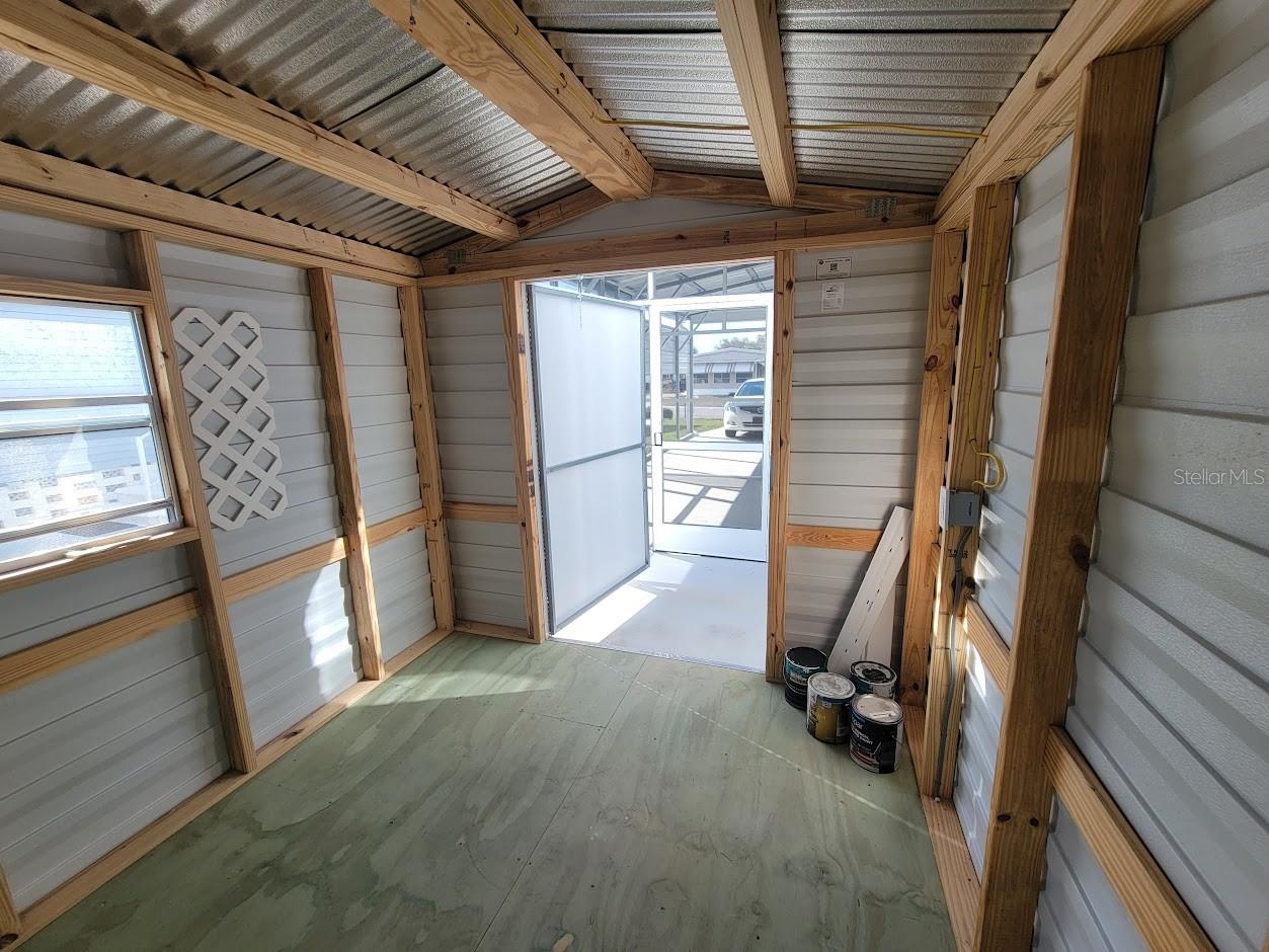 HOLIDAY PARK - Residential Lease