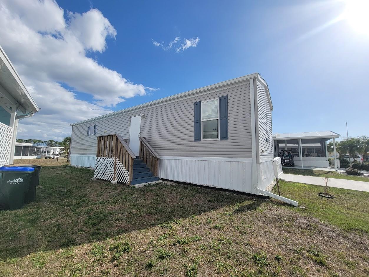 HOLIDAY PARK - Residential Lease