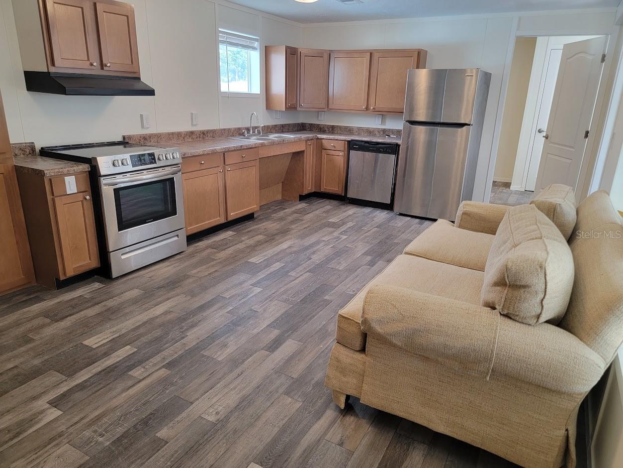 HOLIDAY PARK - Residential Lease