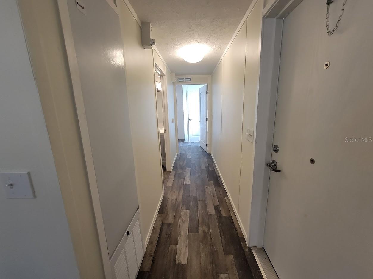 HOLIDAY PARK - Residential Lease