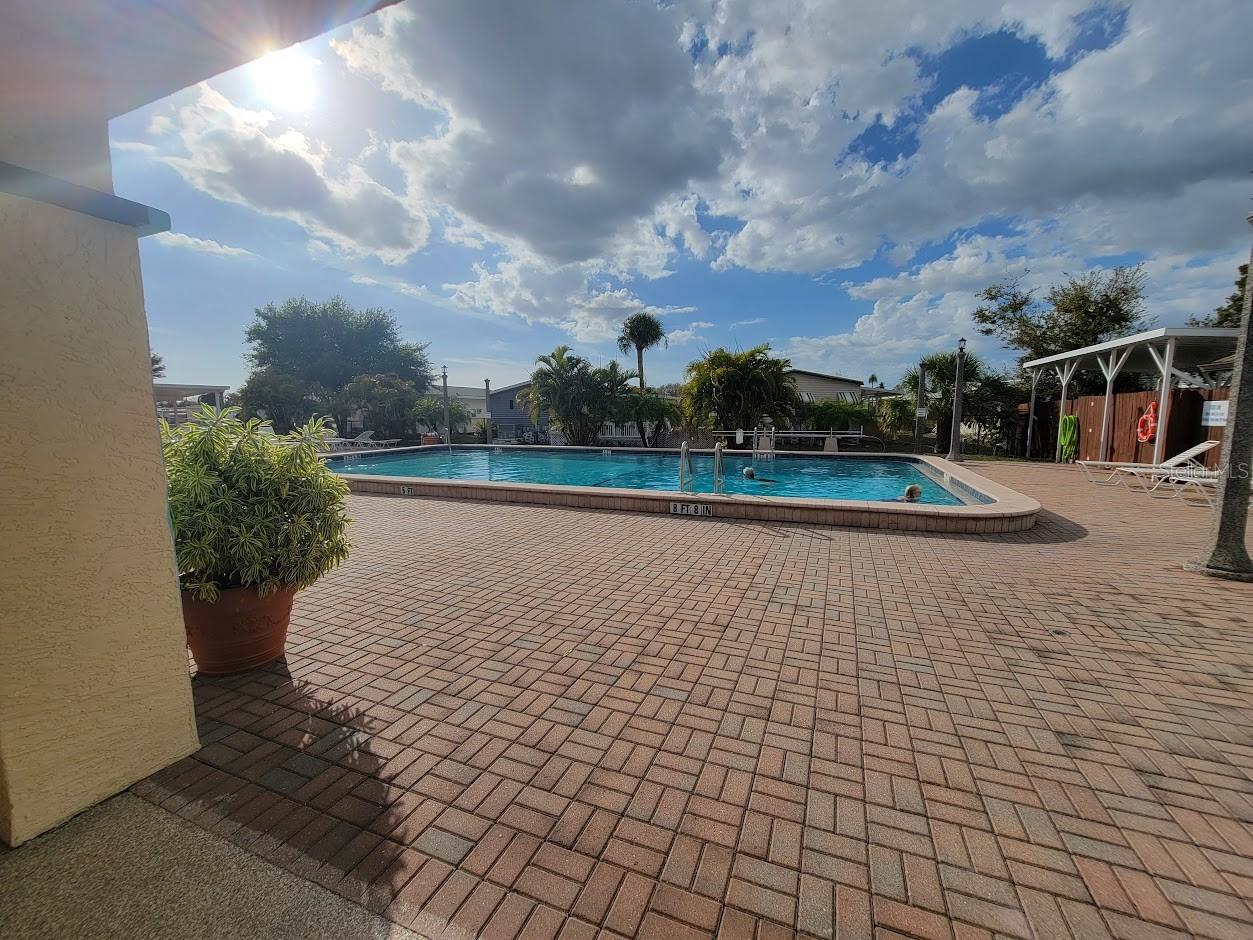 HOLIDAY PARK - Residential Lease