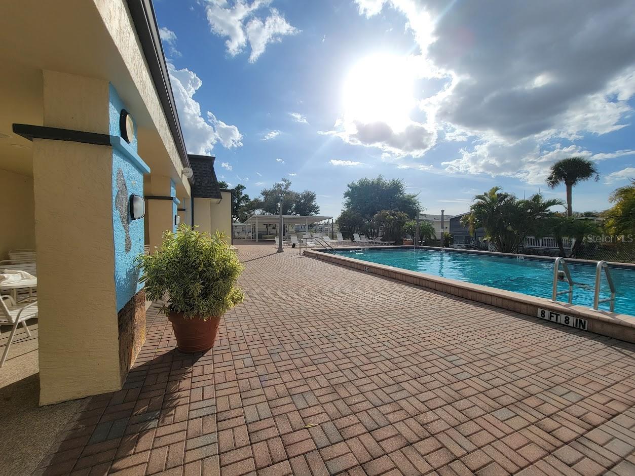 HOLIDAY PARK - Residential Lease