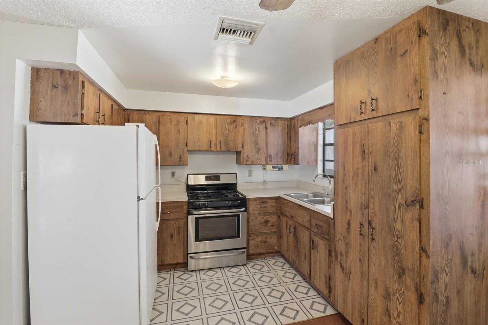 LITTLE LAKE WEIR - Residential