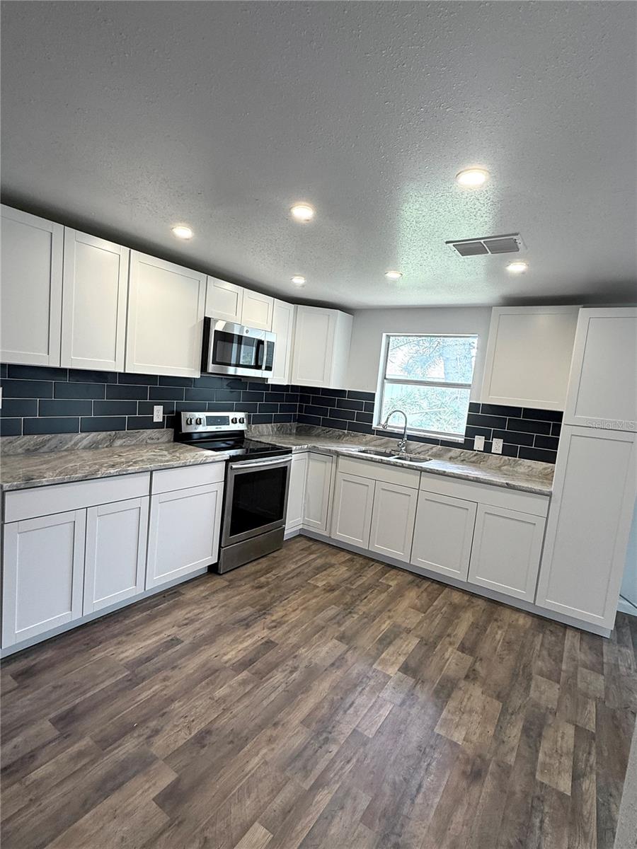3914 9TH STREET COURT W