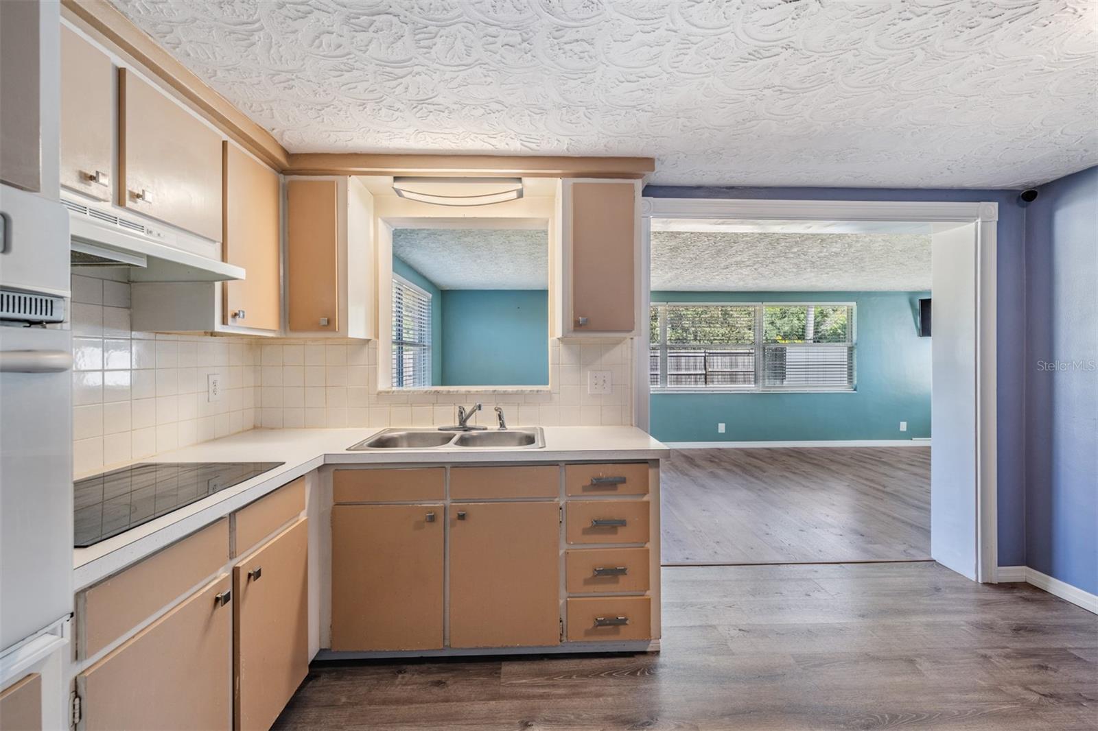 HOLIDAY GARDENS - Residential